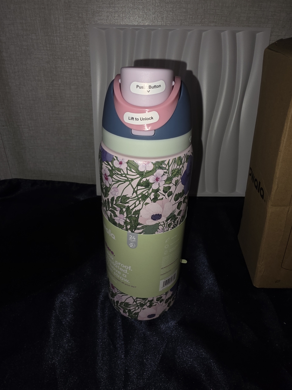 NEW Owala FreeSip 32oz – Urban Outfitters Exclusive Floral (Tea Time) - Picture 3 of 6
